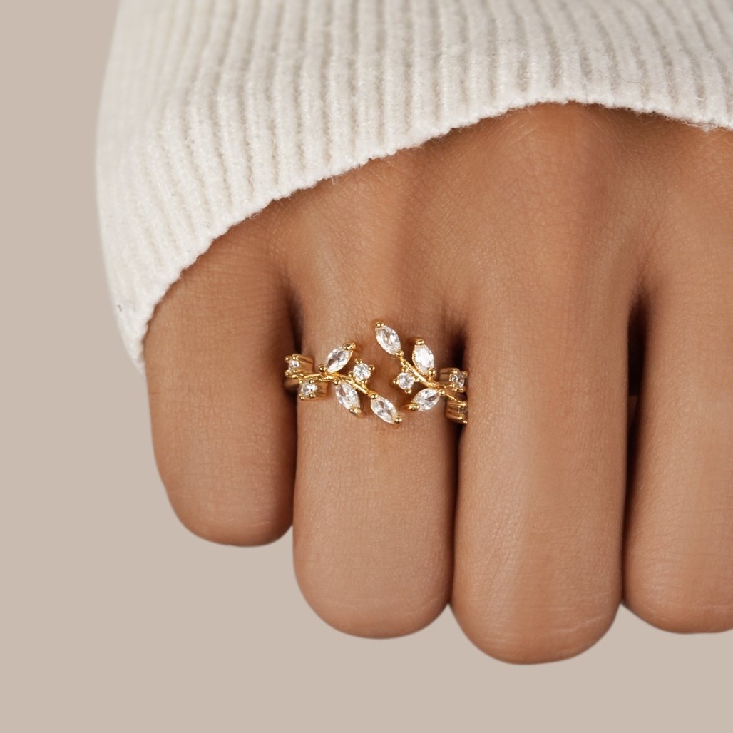 18K Gold Crystal Vine Ring