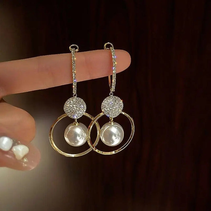 Luxurious earrings with cultured pearls and zirconia